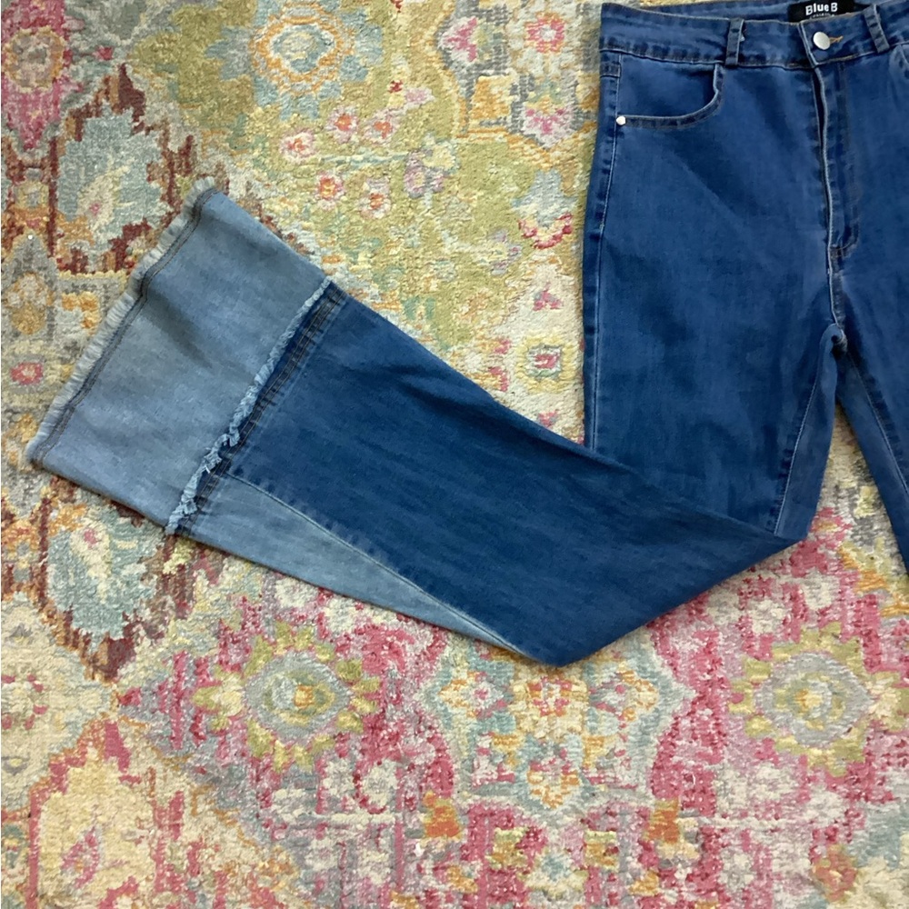 Classic Blue B Collection Retro Bell Bottom Jeans Sz Medium - Picture 9 of 11